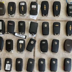 Car keys/ llaves de carro