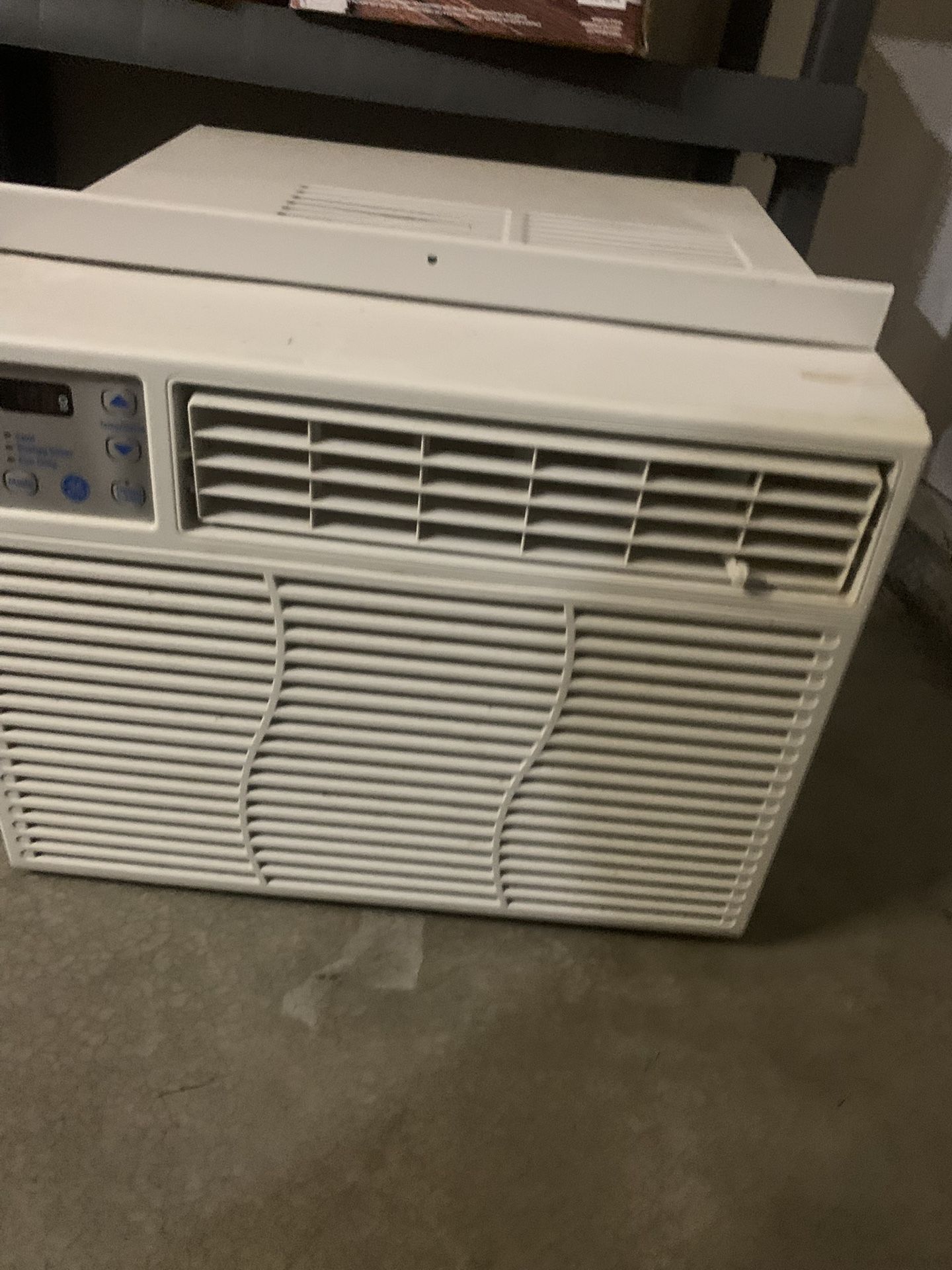 Selling Air Conditioner 