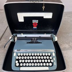 Vintage Smith Corona Sterling 12 Typewriter In Case
