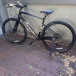 Giant FastRoad AR 2 Hybrid Bike (ML) - Like New!