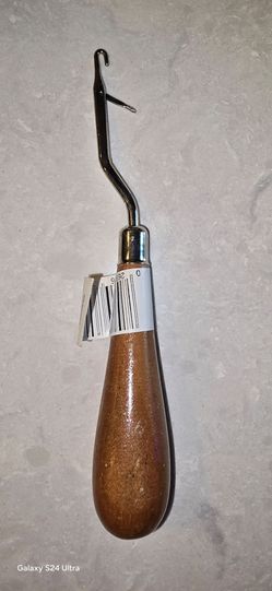 Vintage CARON Latch Hook Rug Tool Wooden Handle Yarn Hooking Craft.