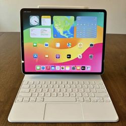 iPad Pro 12.9 Inch with Keyboard 