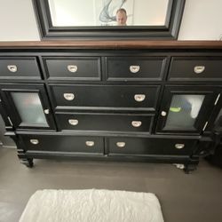 Dresser With Mirror