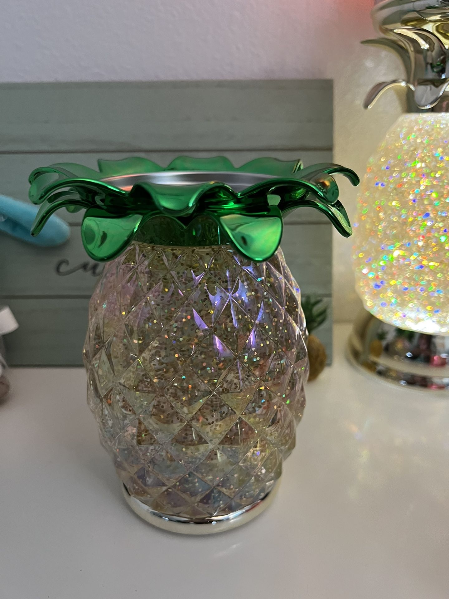BRAND NEW WITH TAGS! BATH & BODY WORKS pineapple Waterglobe Candle Holder