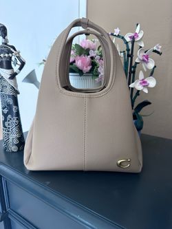 Nude purse