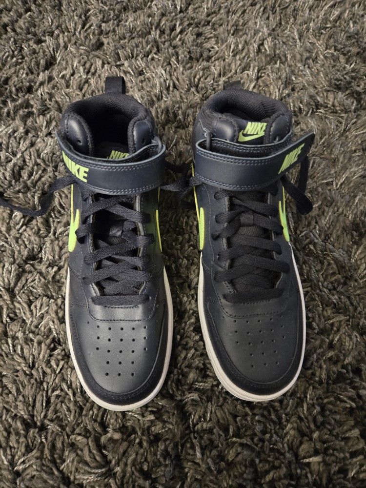 Nike Court Borough Mid Kids Shoes (high top), LIKE NEW,