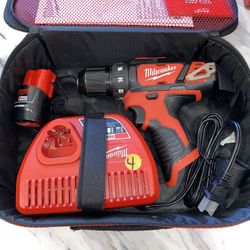 Milwaukee M12 Drill/driver Kit