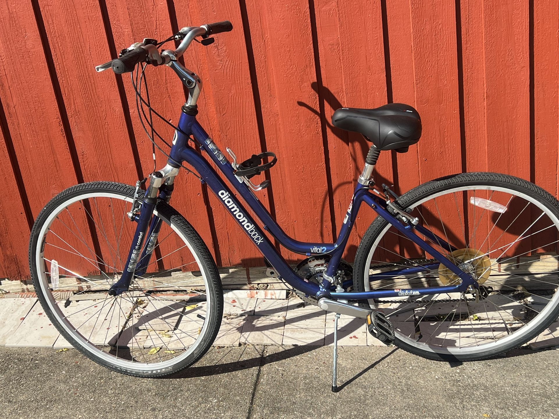 Diamondbake Vital 2 woman's City bike. frame size: 17"