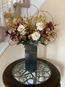 Large ceramic vase. Black vase. Silk flowers. Decorative vase. Floral accessories