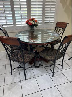Dining Table & Chair
