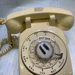 Western Electric 500DM Yellow Rotary Desk Phone Bell Systems Modular Plug 1978