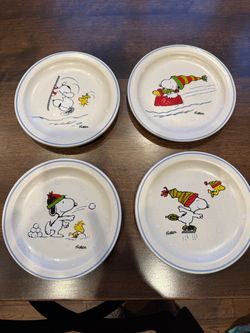 Peanuts Snoopy Winter Holiday Ceramic Plates Set of 4