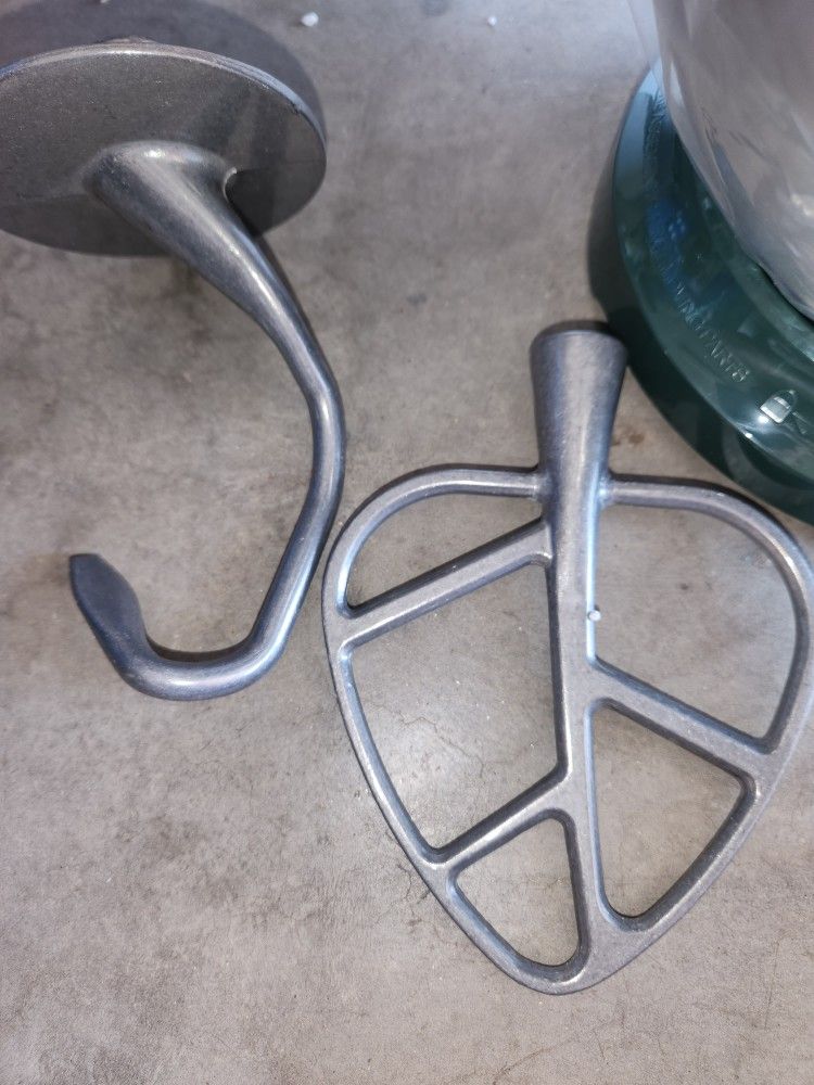 Midea in the box Stand Mixer, 6 Speeds Portable Lightweight Kitchen Mixer for Daily Use with Egg Whisk,Dough Hook,Flat Beater