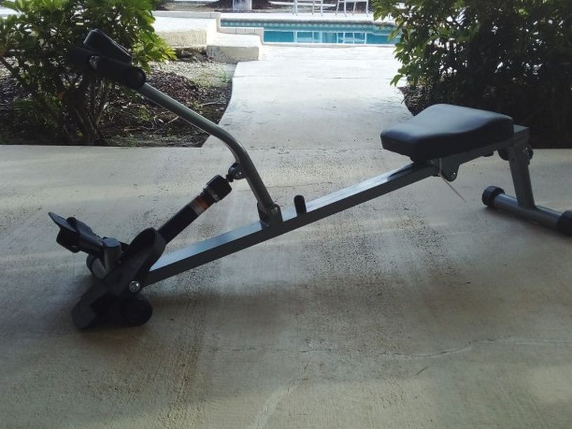 EXERCISE MACHINE FOR SALE. LIKE NEW! ALWAYS BEING INSIDE THE HOUSE
