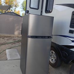 Travel trailer refrigerator works great