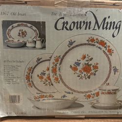 Crown Ming  China Set 