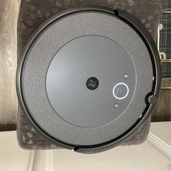 Robot Roomba i4 Like New