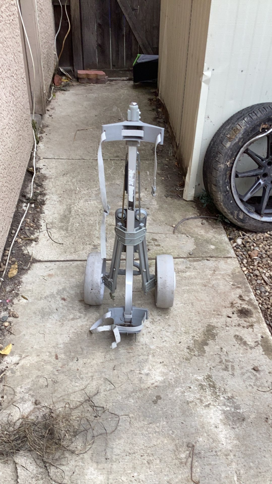 Golf club Court very good condition very light easy to fold and carry