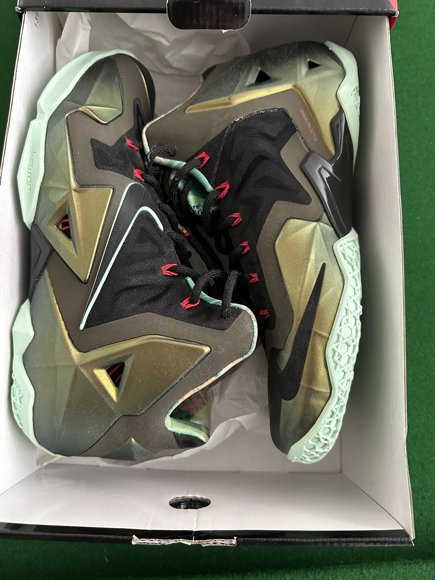 Lebron King\'s Pride Edition Nike LeBron Zoom Soldier 7 King main image 2