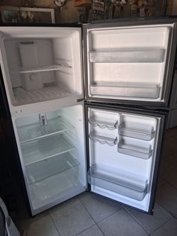 FRIDGE ..FRIDGE..24 X 60 ..WORKING GOOD.. DELIVER X $..