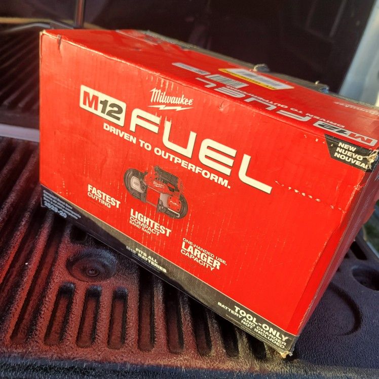 Milwaukee M12 FUEL 12V Lithium Ion Cordless Compact Band Saw (Tool Only)