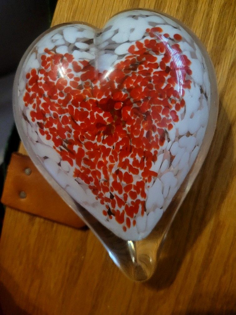 Beautiful Art Glass Heart Paperweight ❤️