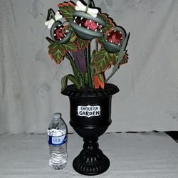 Hyde And Eek Faux Large Creepy Carnivorous Halloween Decor Plant In Excellent New Condition