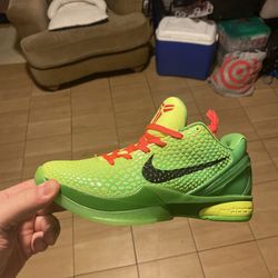 kobe grinches size 8 with box 