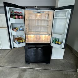 🧊 GE French Door Refrigerator with Bottom Freezer – Clean & Works Great!