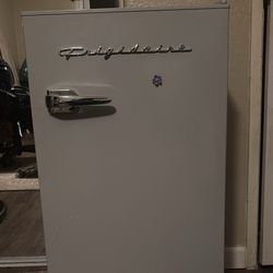Frigidaire 3.2 mini Fridge 