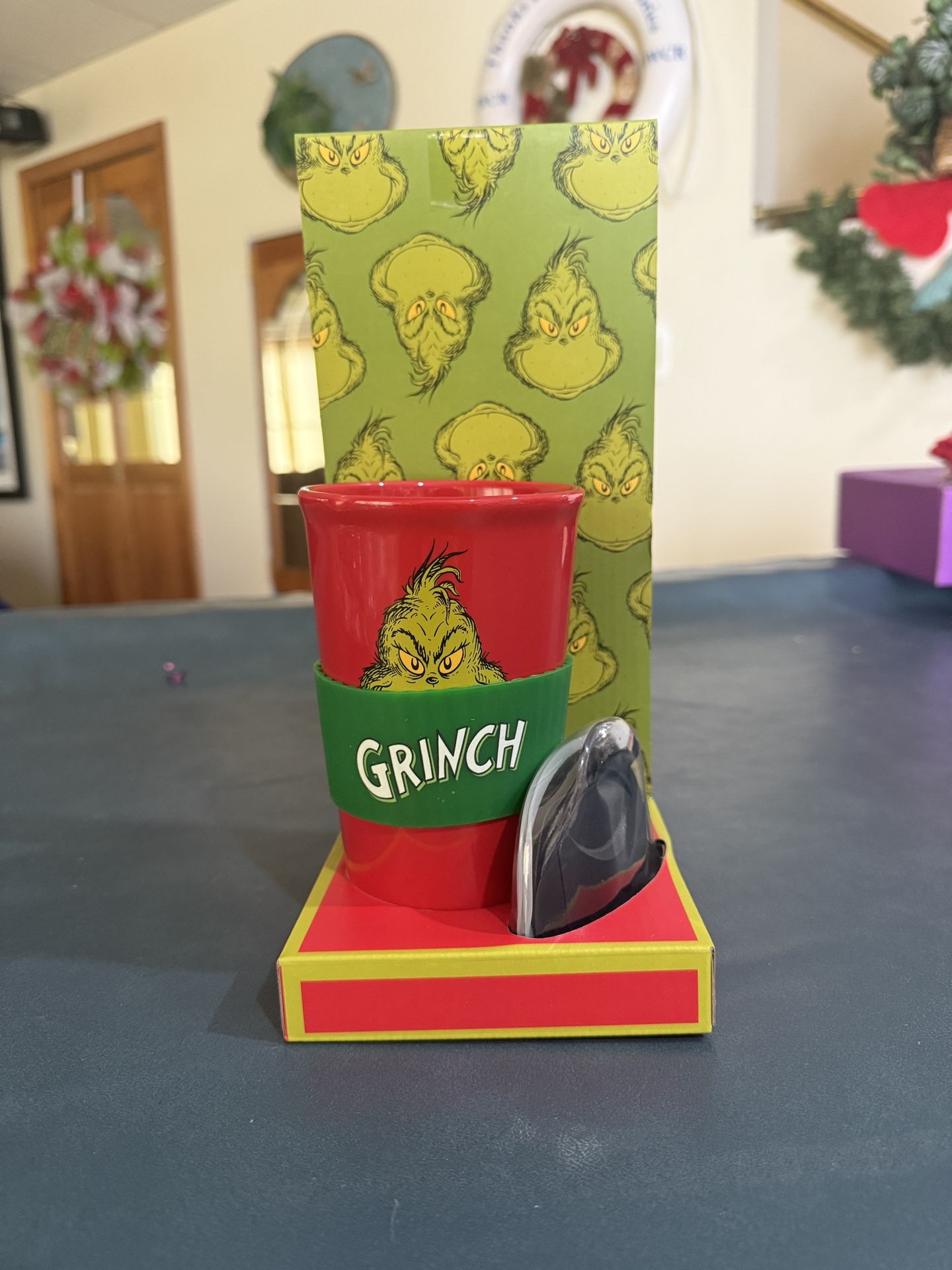 Brand New - Grinch Travel Mug With Lid