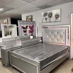 Beautiful Silver Queen Or King Bedroom Set Mattress Set Included 