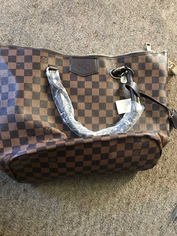 Louis Vuitton Bag for Sale in District Heights, MD - OfferUp