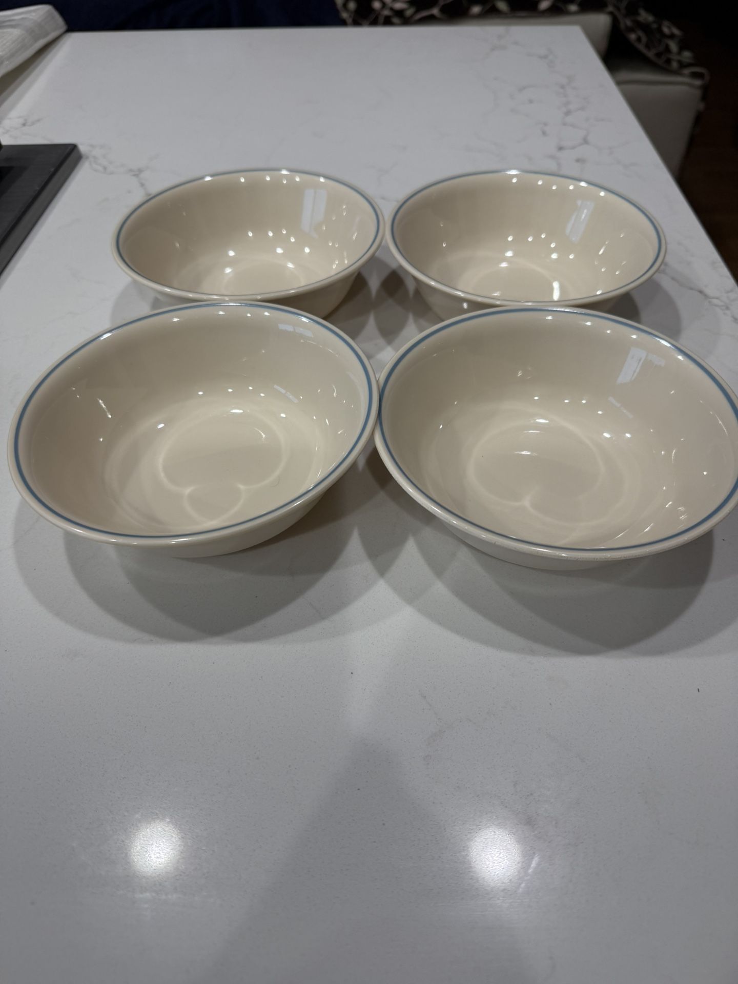 A Set Of 4 Corning Sandstone Bowls With Blue Rim, 10 Oz
