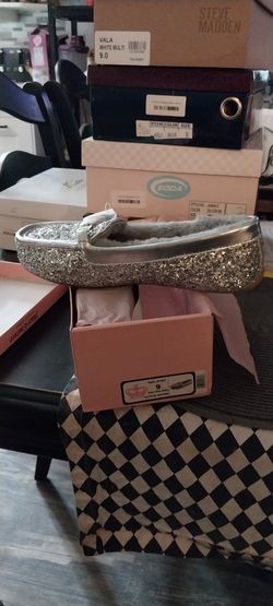 Juicy Couture. Silver Glitter Fur Lined Slipper. Size 9