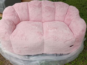Maxyoyo Pink Shell Couch