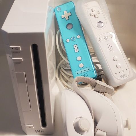 Nintendo Wii Console RVL   White 3 Remotes Cables Sensor Bar