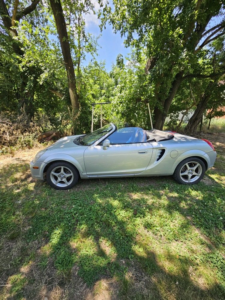 2003 Toyota MR2