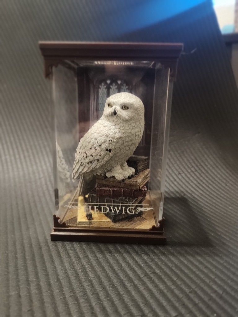 Harry Potter Hedwig Figurine - The Noble Collection