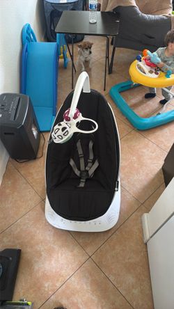 4 Moms Mamaroo baby swing