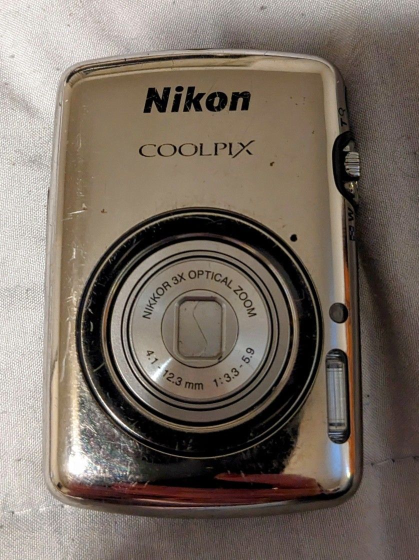 Nikon Coolpix  S01 10.1MP  With 3X Zoom Digital Camera 