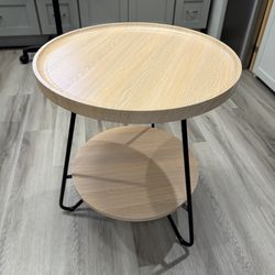 2 Side Tables 