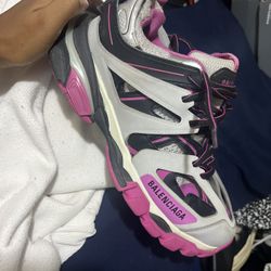 Balenciagas led
