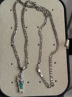 925 silver diamond cut fígaro chain +925 San Judas pendant