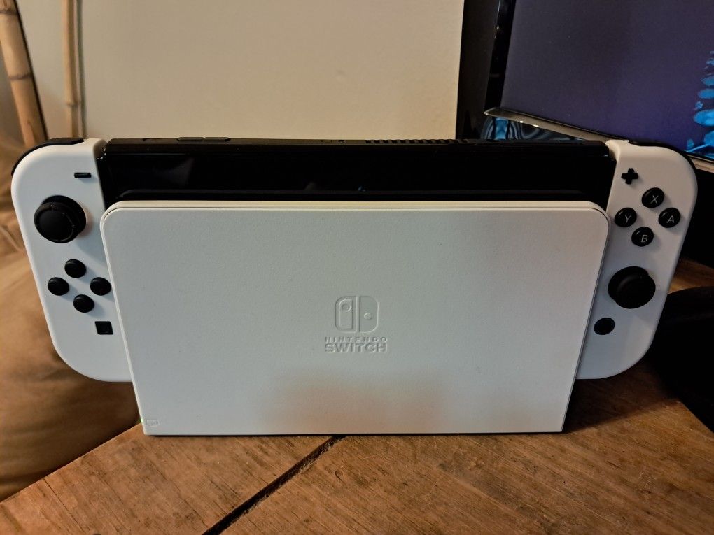 Nintendo Switch Oled With Case