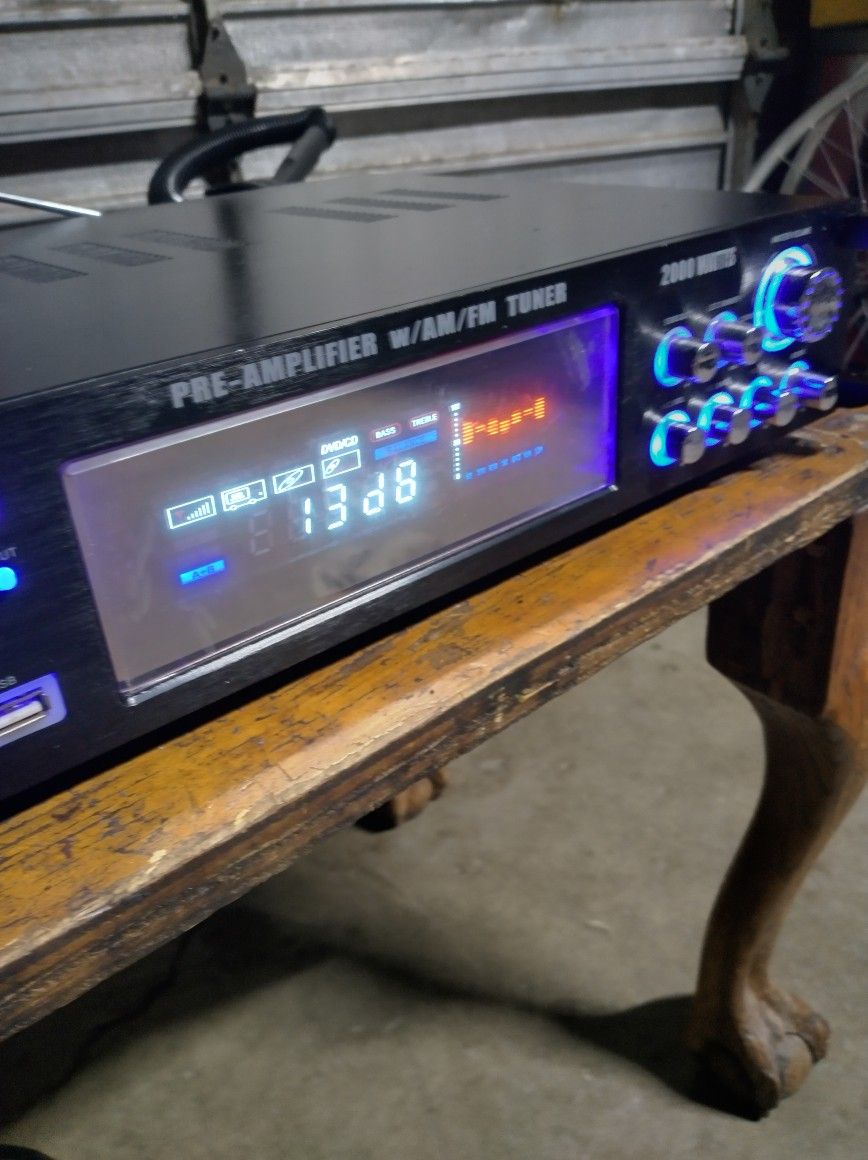 Pyle 2000 Watt Hybrid Amplifier w/ Am Fm Tuner