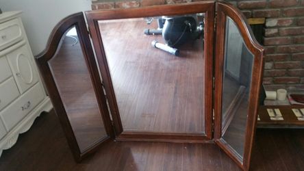 Dresser beveled mirror