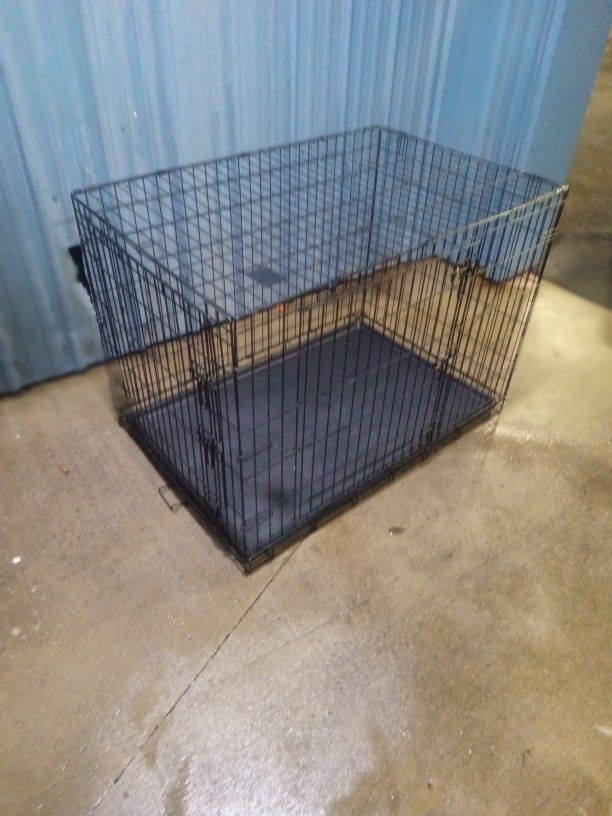 X Large Dual door Dog Cage In Great Condition 40 X 30 X 28 Inch