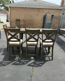 BEAUTIFUL TABLE AND 8 VERY COMFORTABLE CHAIRS. TABLE MEASURES 36 DEEP, 36 HEIGHT AND 70 INCHES WIDE AND CAN BE EXPANDED TO 94 INCHES . $200.00 OR BEST