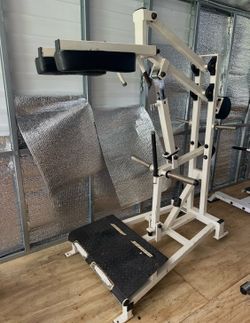 Magnum Perfect Squat plate load machine